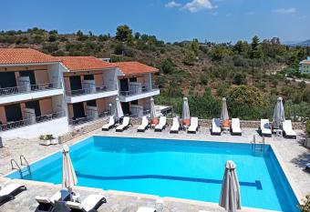 Phaistos Hotel has Balcony rooms
