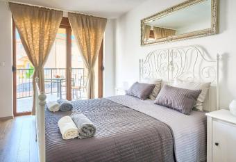 Apartment Peninsula has Balcony rooms