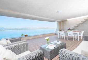 Aixa has Balcony rooms