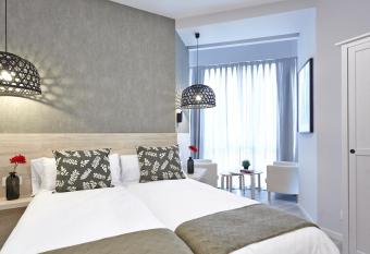 Pensi  n Pe  aflorida has Balcony rooms