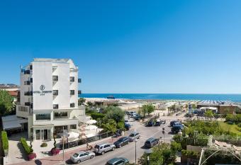 Hotel Oriente has Balcony rooms