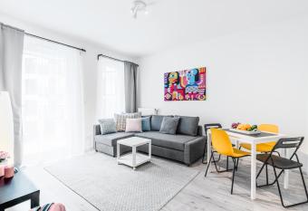 Apartamenty Homely Place 2 - Parking allows 18 year olds to book a room