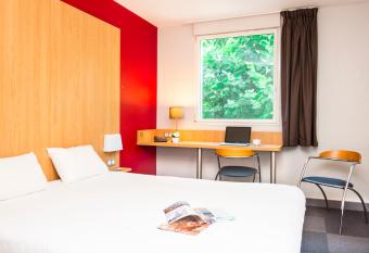 B&B HOTEL La Rochelle Centre allows 18 year olds to book a room