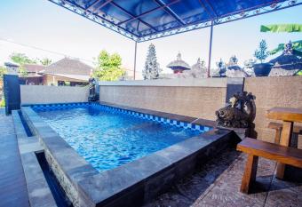 Taman Homestay allows 18 year olds to book a room