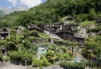 Rustici della Verzasca Ferien Wohnungen has Balcony rooms