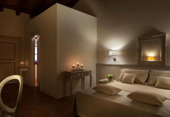 Le Quattro Terre has rooms with a private hot tub