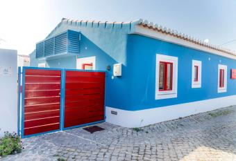 Cercas Velhas allows 18 year olds to book a room