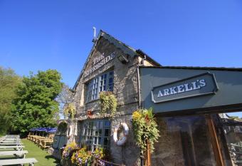 The Riverside allows 18 year olds to book a room