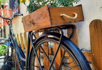 El Jardin de Las Eras has Balcony rooms