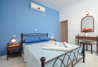 Surfer Studios has Balcony rooms