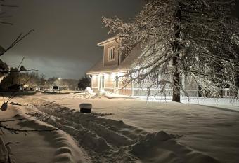 Sportsmen  s Holiday House has Balcony rooms