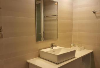 HANZ Son Tra Hill Hotel & Villas has rooms with a private hot tub