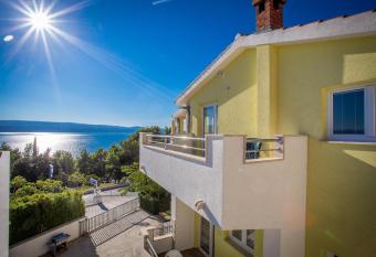 Apartments Emil has Balcony rooms