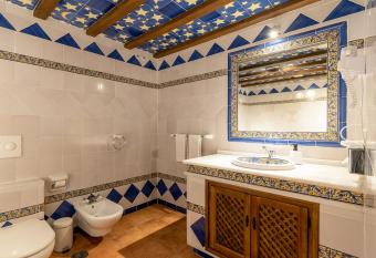 Hotel Castillo de Monda has Balcony rooms