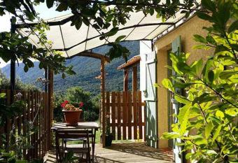 La Claouzo has Balcony rooms