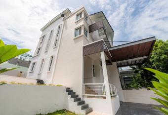 New Shamrock Beach Villas Seaview has Balcony rooms