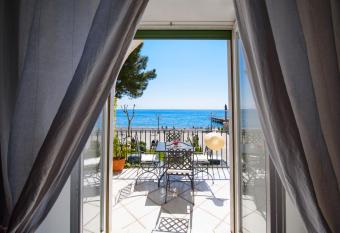 Vicaria by AMALFIVACATION has Balcony rooms