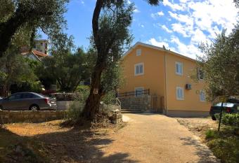   anjice Luxury Suite has Balcony rooms