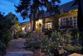 Villa-Magdi Vend  gh  z has Balcony rooms