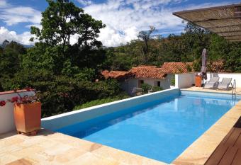 Hotel Alto Del Viento allows 18 year olds to book a room