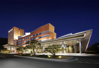 Geoje Samsung Hotel allows 18 year olds to book a room