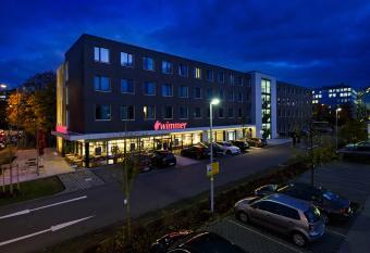 B&B Hotel M  nchen-Olympiapark allows 18 year olds to book a room