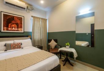 Olive Rest House Road by Embassy Group has rooms with a private hot tub