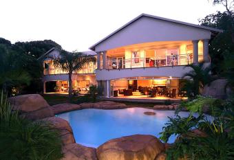 uShaka Manor Guest House has Balcony rooms