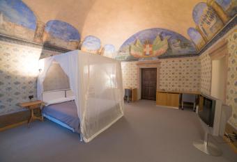 Hotel Cavour Et Des Officiers has Balcony rooms