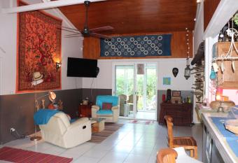 L Arbre de Vie has Balcony rooms