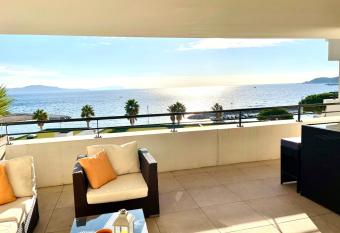    de Mer at My Luxury Home in Provence allows 18 year olds to book a room