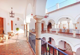 Apartamentos Casa del Aceite allows 18 year olds to book a room