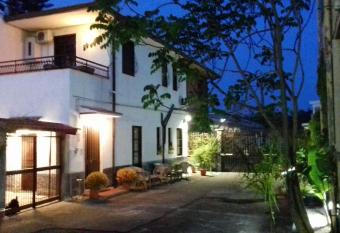 Bed & Breakfast Fontanarossa Airport allows 18 year olds to book a room