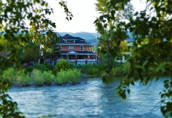 Goldsmith's River Front Inn has Balcony rooms
