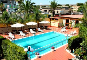 Hotel La Villa has Balcony rooms