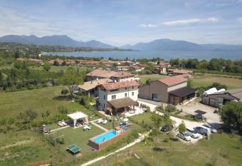 Art Gallery B&B has Balcony rooms