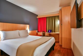 ibis Rio de Janeiro Botafogo allows 18 year olds to book a room