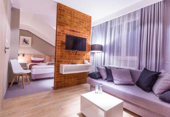 Hotel Falcon has Balcony rooms