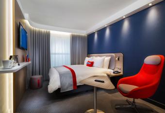 Holiday Inn Express Paris - Velizy, an IHG Hotel allows 18 year olds to book a room