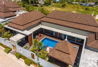 Narintara Private Pool Villas - FREE Tuk-Tuk Service to the Beach! allows 18 year olds to book a room