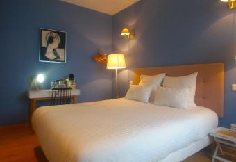 Le Nautilus allows 18 year olds to book a room