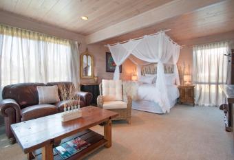 Two Bare Feet allows 18 year olds to book a room