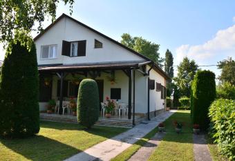 R  zsa nyaral  h  z has Balcony rooms