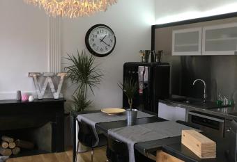 Wine Home has Balcony rooms