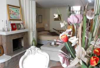 Sweet Sweet Home has Balcony rooms