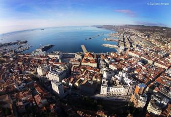 B&B Piazza Goldoni has Balcony rooms