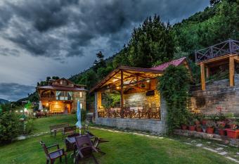 Himalyan Kothi Kais has Balcony rooms