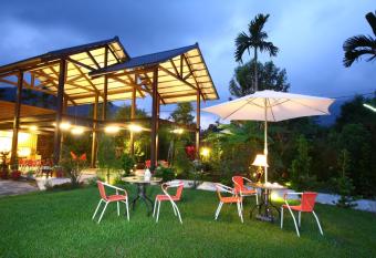 Zhen Shan Zhuang B&B allows 18 year olds to book a room