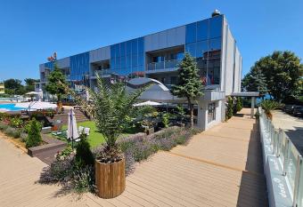 Dodo Beach Club Adults Only allows 18 year olds to book a room