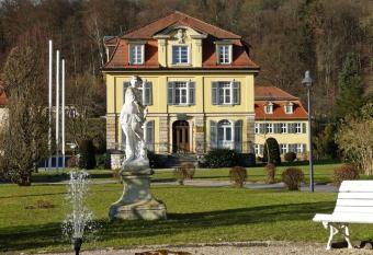 Philosophenvilla has Balcony rooms